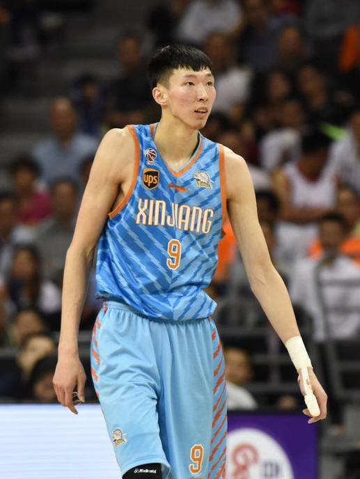 英雄联盟-包含瓦伦西亚迎CBA常规赛关键赛；赛后内部沟通；话题不断；轮换策略成焦点的词条